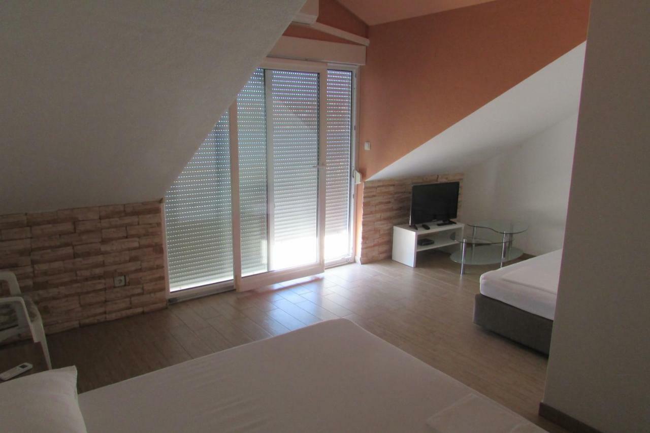Apartments Dominika Трогір Екстер'єр фото